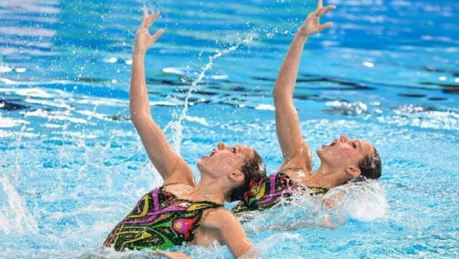 Тренировки по синхронному плаванию в школе олимпийской чемпионки